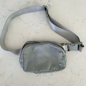 Lulu lemon // belt bag